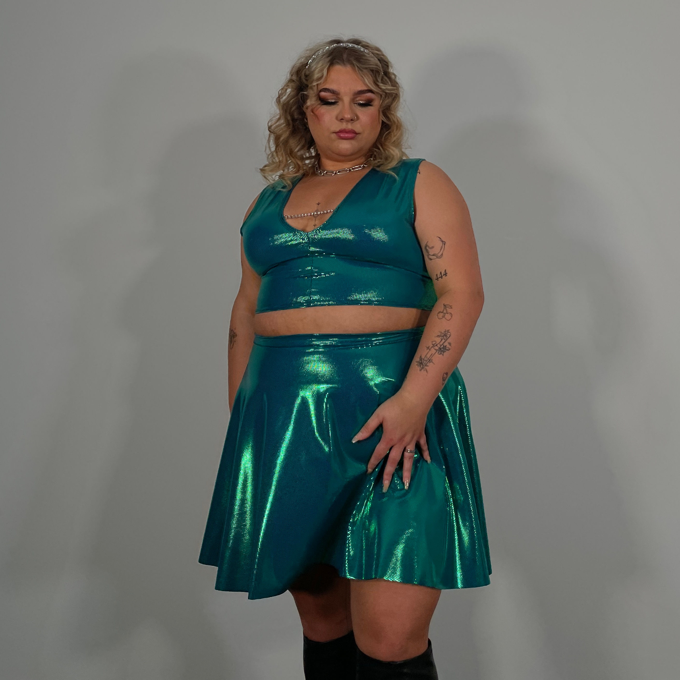 SAMPLE UK 24 (US 20) Emerald Shimmer Chain Detail V-Neck Top