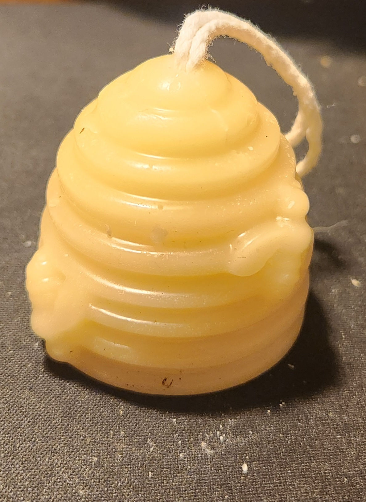 1 1/2 inch 3D beehive candle 