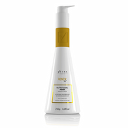 La gamme Renew Oil est recommandée pour les cheveux sensibilisés. Sa formule avancée composée de 14 huiles offre une hydratation profonde.
Huile de noisette, pèche, macadamia, canola, argan, chia, kukui, baie de goji, camelia kissi, carthame, marula, monoï, olive, noix de coco