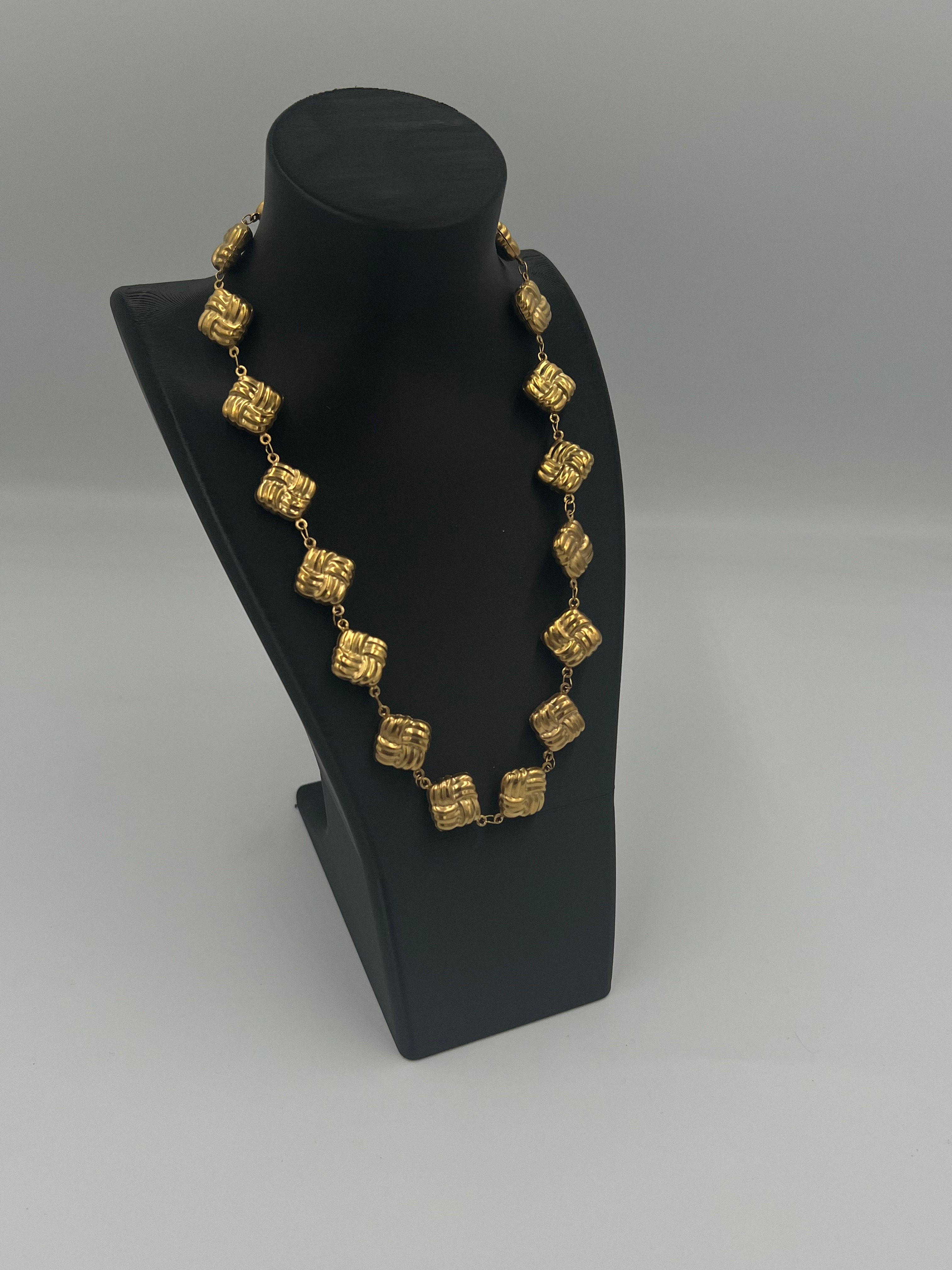 Χρυσό Κολιέ Κύβος