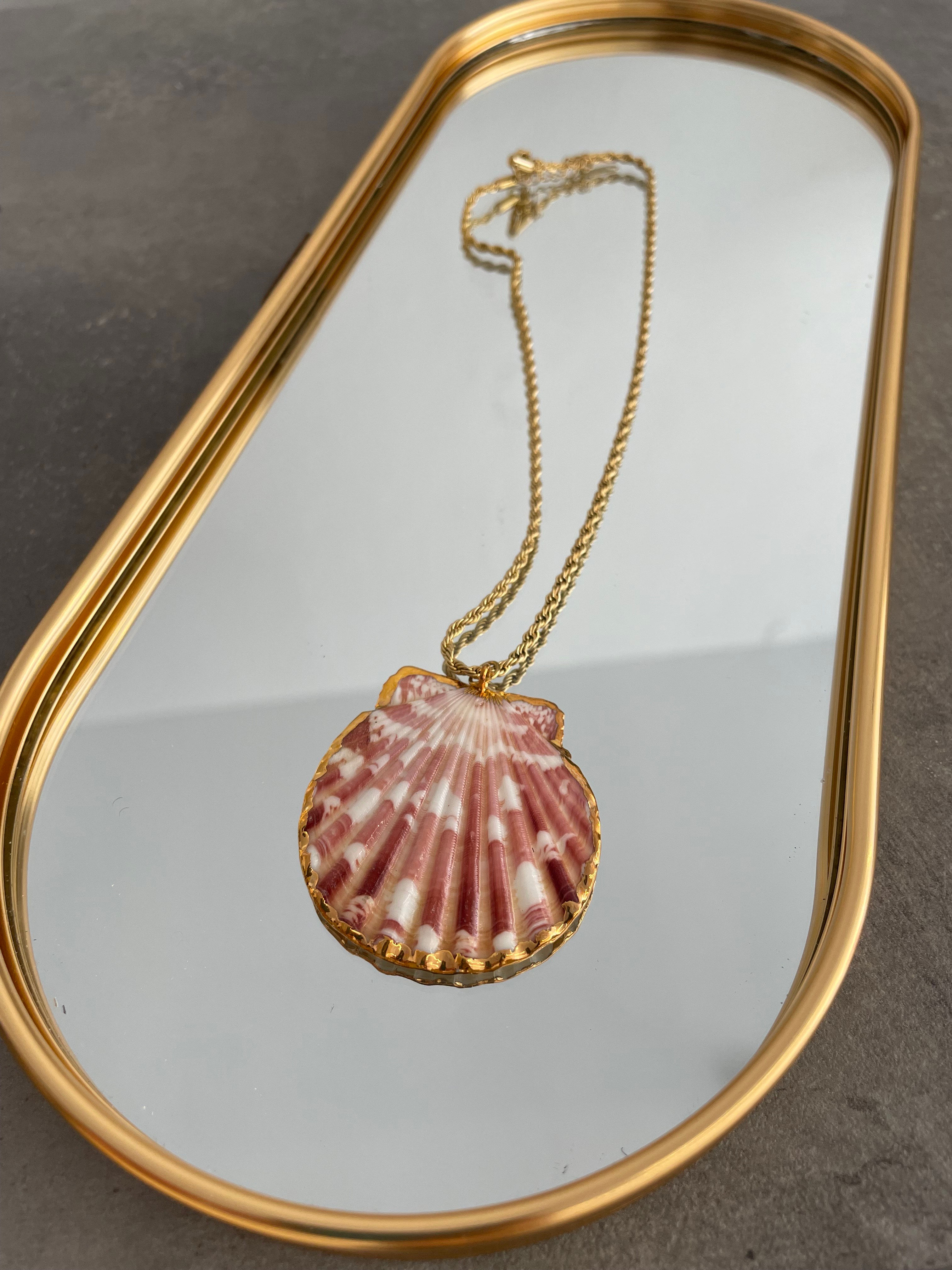 Κολιέ επιχρυσωμένο ατσάλι με μεγάλο φυσικό κοχύλι