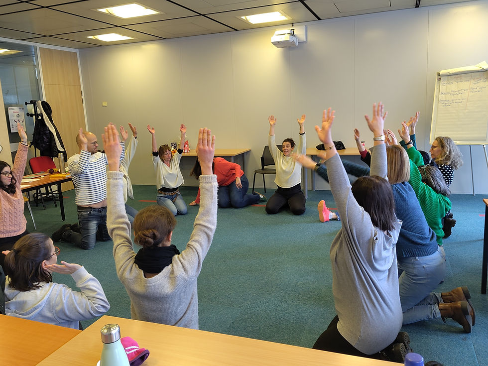 Formation Gestion des émotions. Exercice de respiration en groupe, peut être réalisé sur chaise.