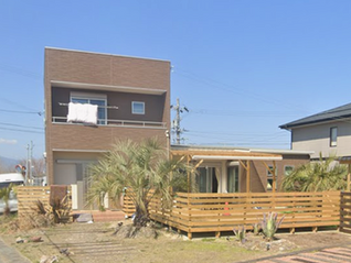 伊勢市 注文住宅 半平屋 外観 1.5階建て ウッドデッキのある家