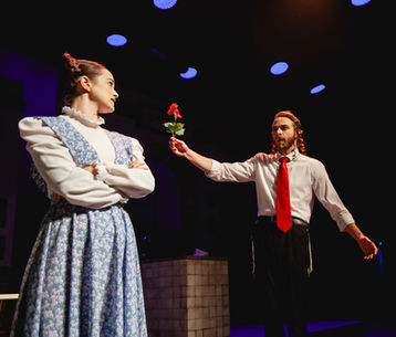 by Yehonatan Indurski
Beit Lessin Theatre Tel Aviv 2023
Directed by Noam Shmuel
Photo by Isaiah Fainberg
בבצ׳יק
מאת יהונתן אינדורסקי
תיאטרון בית ליסין 2023
בבימוי נועם שמואל
צילום: ישעיה פיינברג