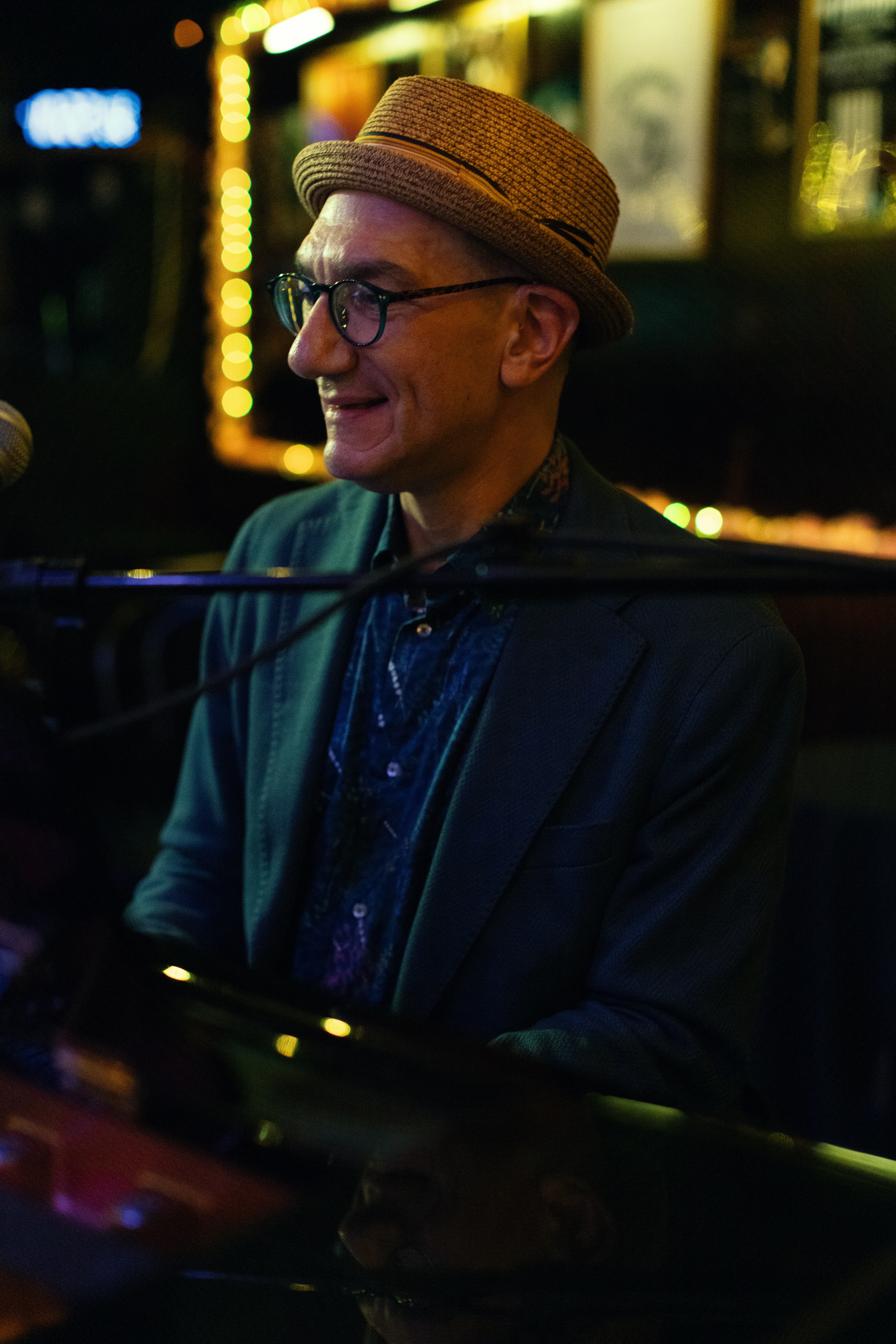 "After All These Years" Album Preview artist: Oren Levine & Friends artwork from Birds Of A Feather Jazz Lounge