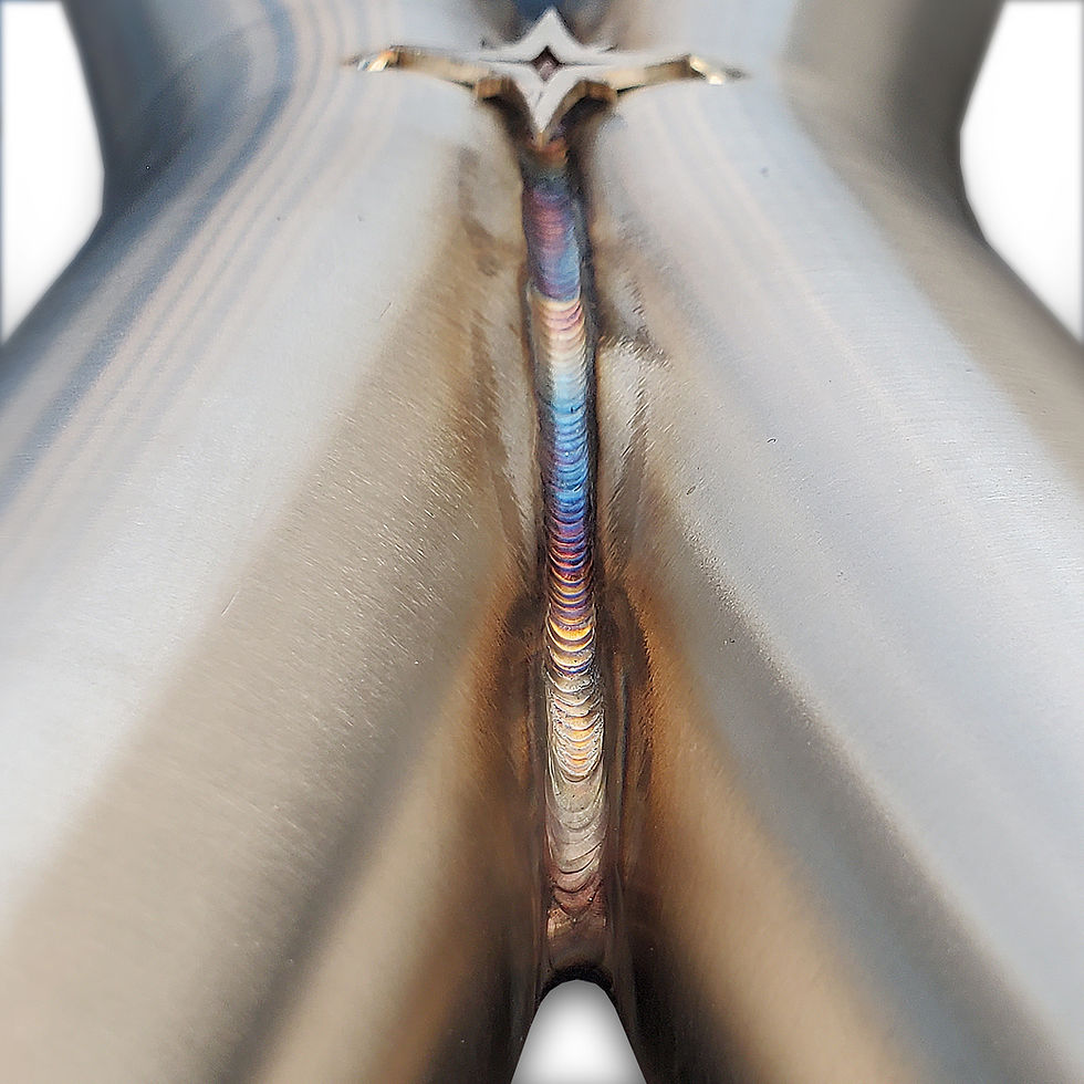 Thumbnail: closeup picture of the weld quality on a xpipe crossover pipe in stainless steel.