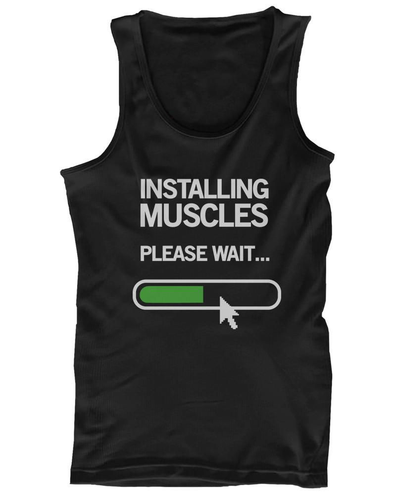 Canotta sportiva da uomo con scritta "Installing Muscles Please Wait"