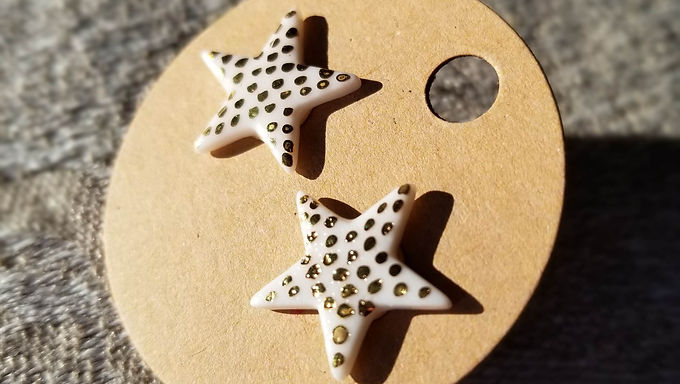 boucles d'oreilles  étoiles blanches  à pois dorés