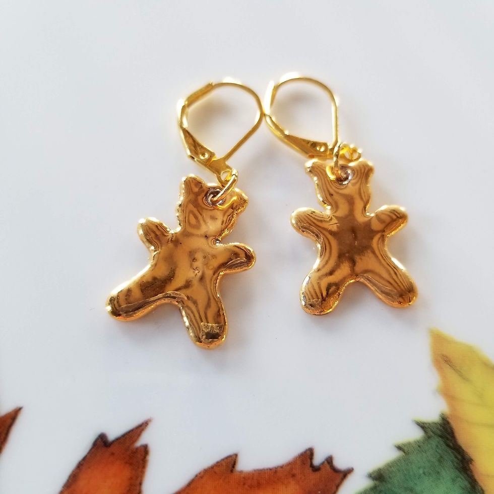 Thumbnail: boucles d'oreilles oursons en porcelaine dorée