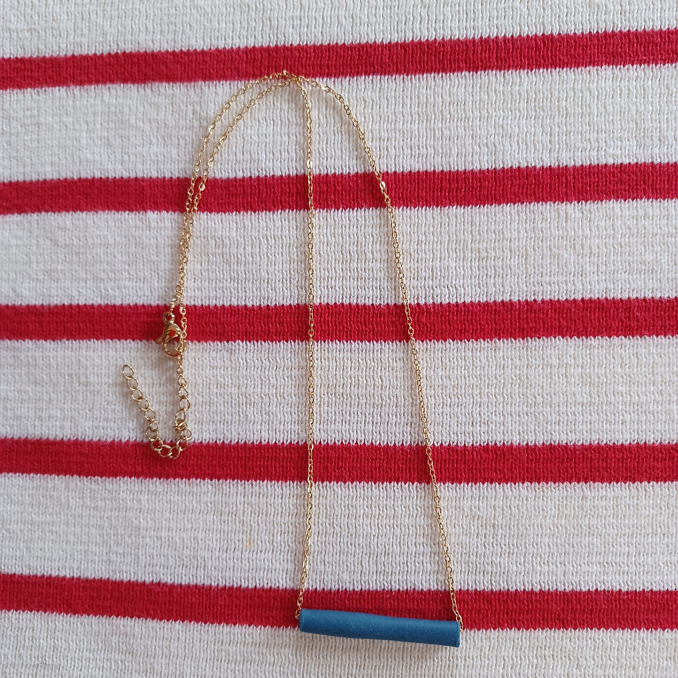 Thumbnail: Tour de cou barrette bleu marine