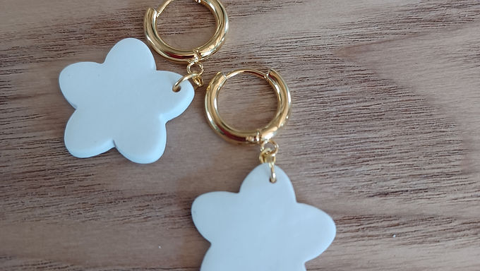 Petite créole  fleur étoilée blanche