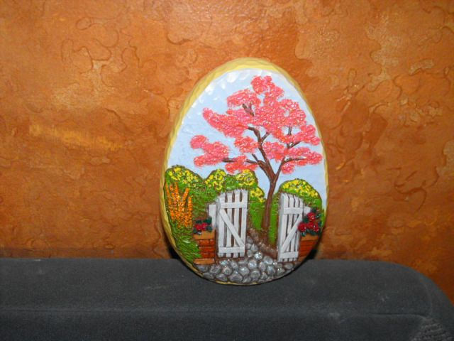 Sm. Egg with scene