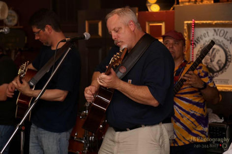 Summer '16 Panes enjoying a 'po-boy' jam at Sweet Nola's!
