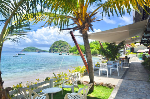 Vue sur le pain de sucre depuis le restaurant le Sunset Bay, face au pain de sucre, Terre-de-Haut, Les Saintes