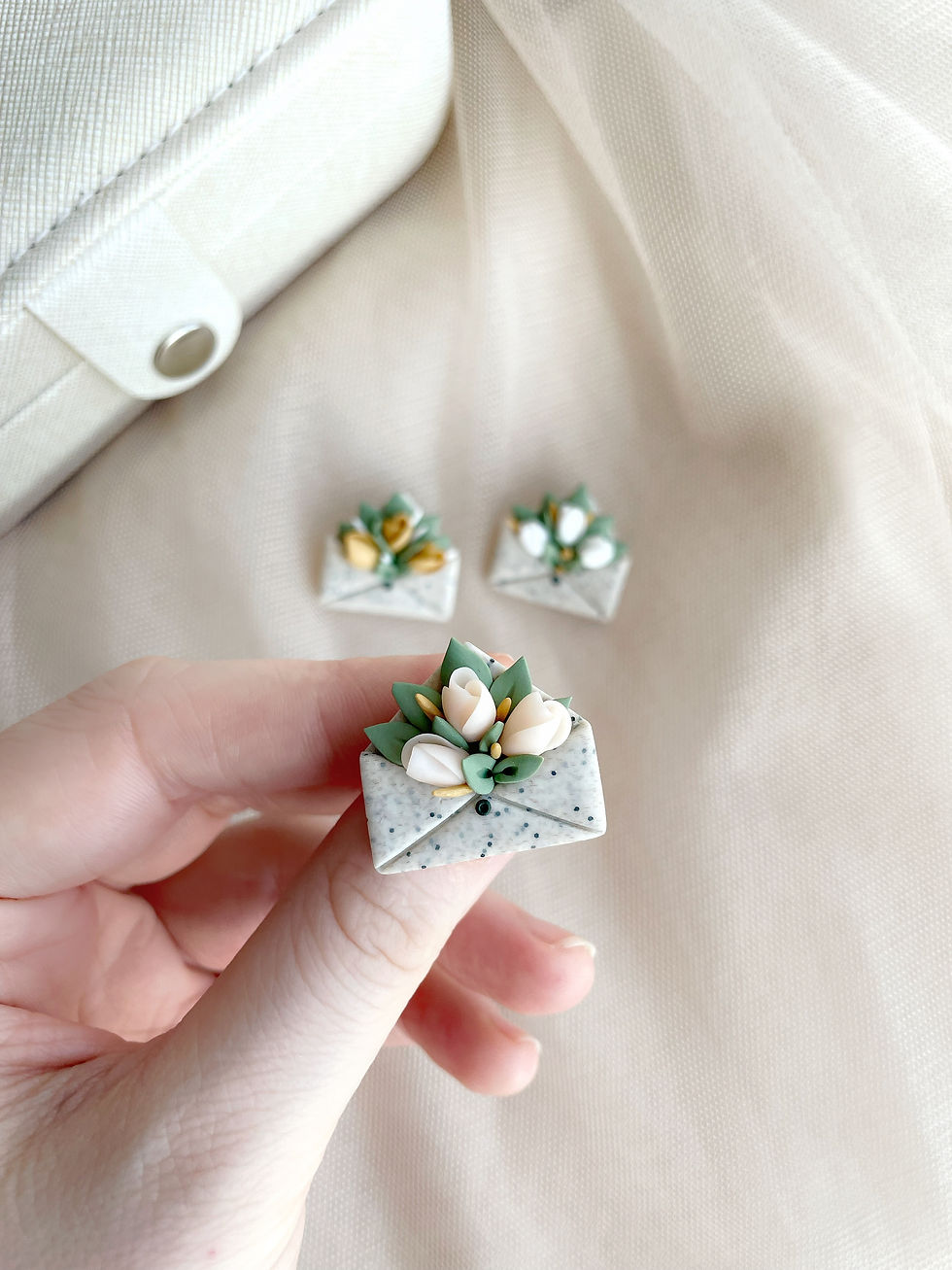 Thumbnail: Envelope brooches | Beige stone