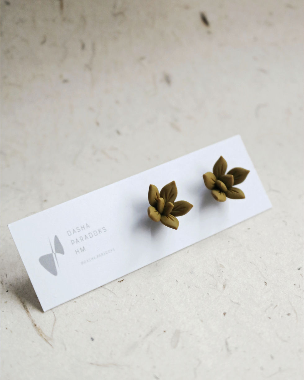 Thumbnail: Floral stud earrings “OLIVE”