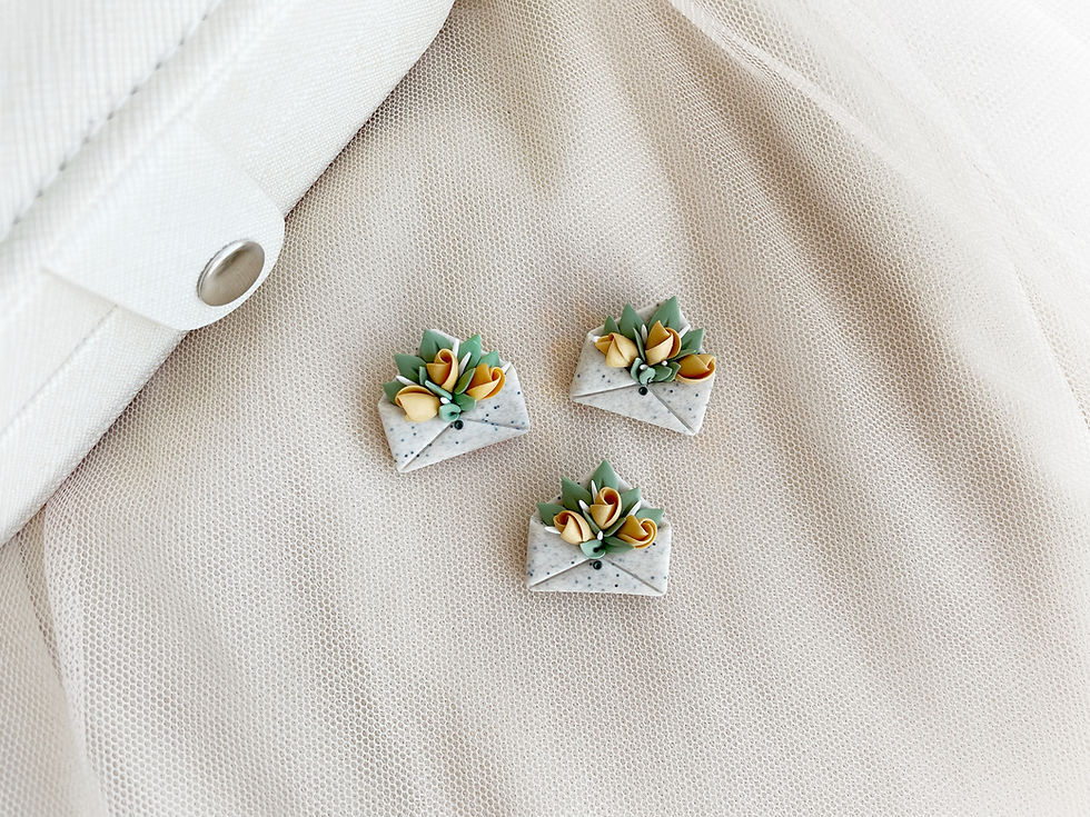 Thumbnail: Envelope brooches | Beige stone