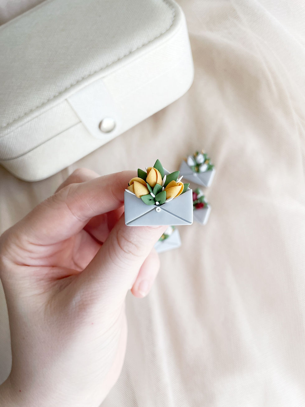 Thumbnail: Envelope brooches | Grey