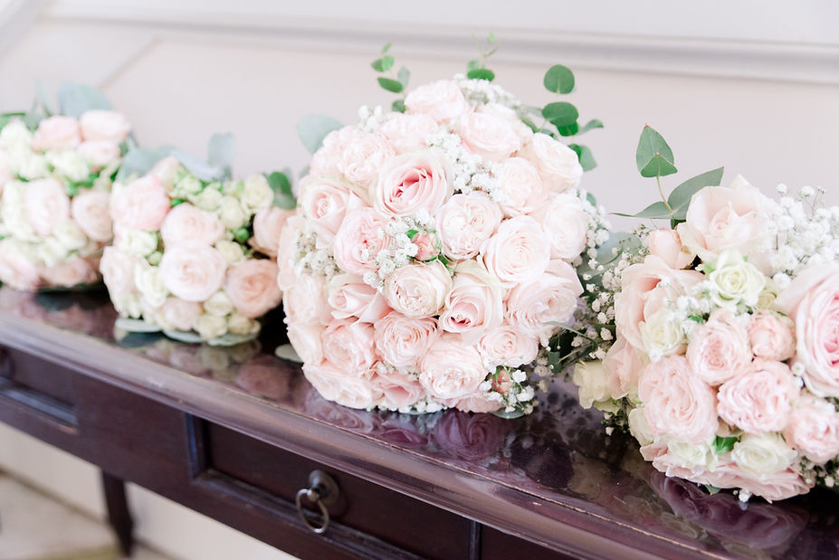 Bouquets de mariée et demoiselles d'honneur lors d'une formation de photographe de mariage au Château de Santeny