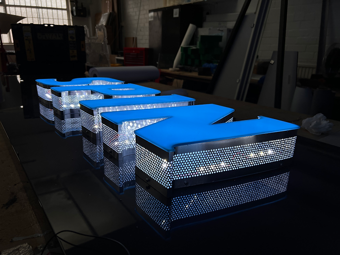 Alluminium Hole Imbosed 3D Illuminated Built Up Letters