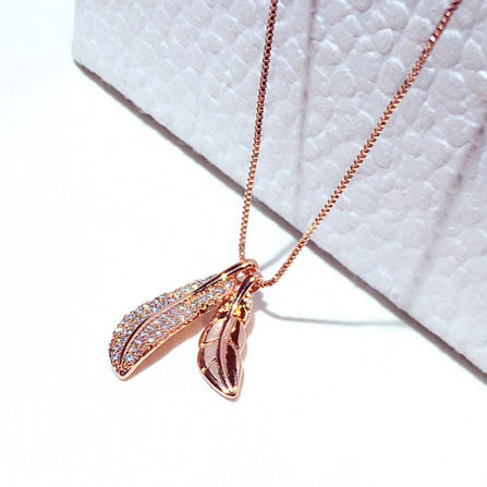 Thumbnail: Fashionable Korean Style Leaf Pendant Choker Necklace