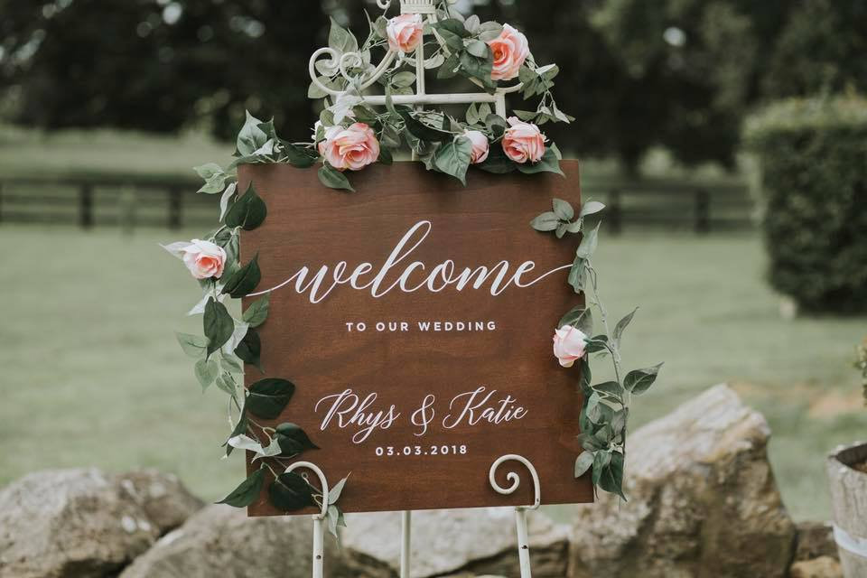 Wooden wedding sign | imprintz