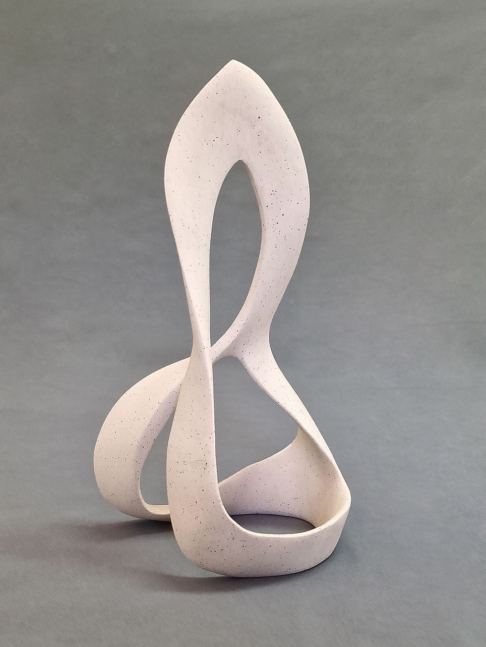 CC2311. Carola Compa. Candle Dream. Ceramic w speakles. 8x11x7. 2023