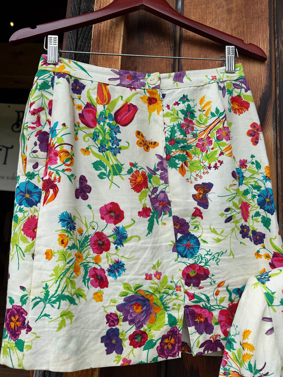 Thumbnail: c.1980s Gucci Flora Linen Skirt Suit [44/S-M] 