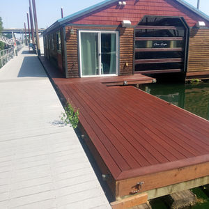  Deck Refinishing Floating home