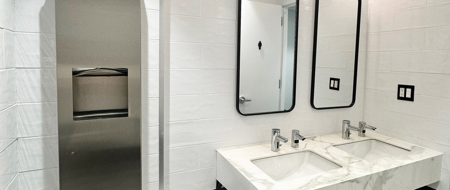 BLACK AND WHITE TILE