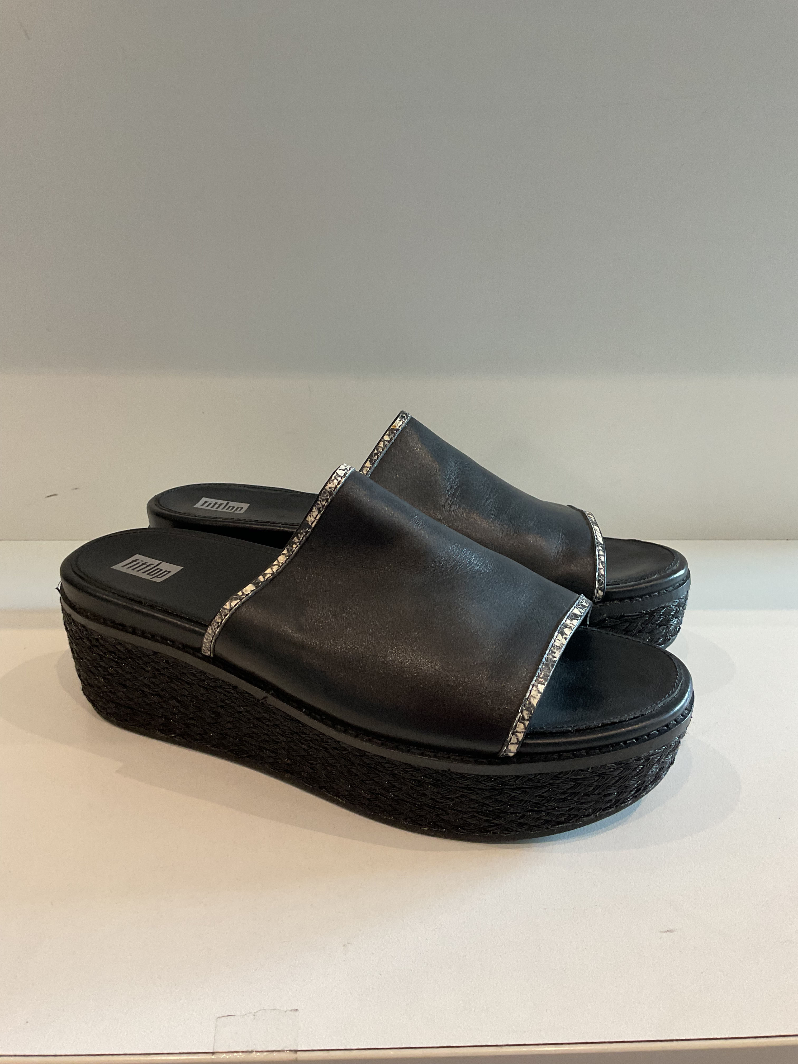 Fitflop black “Elouise” platform sandals size 8 (42)