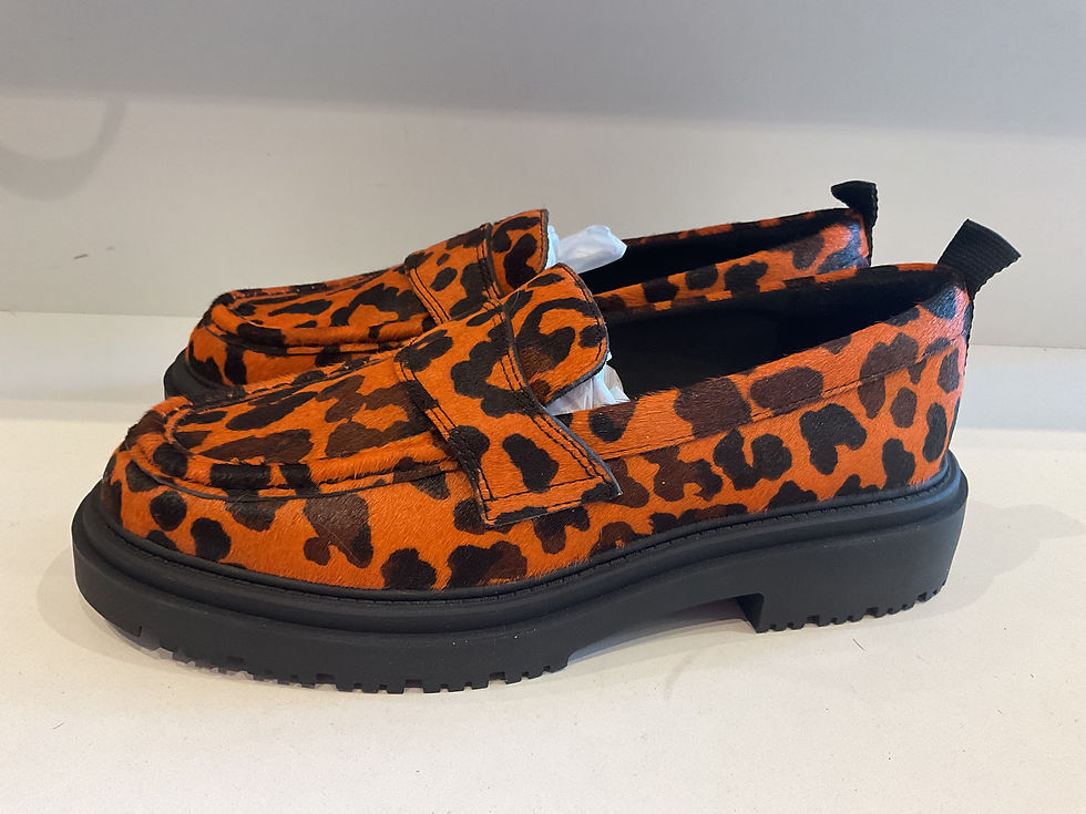 Thumbnail: Hoff Orange/Black leather leopard print loafer size 7 (40)