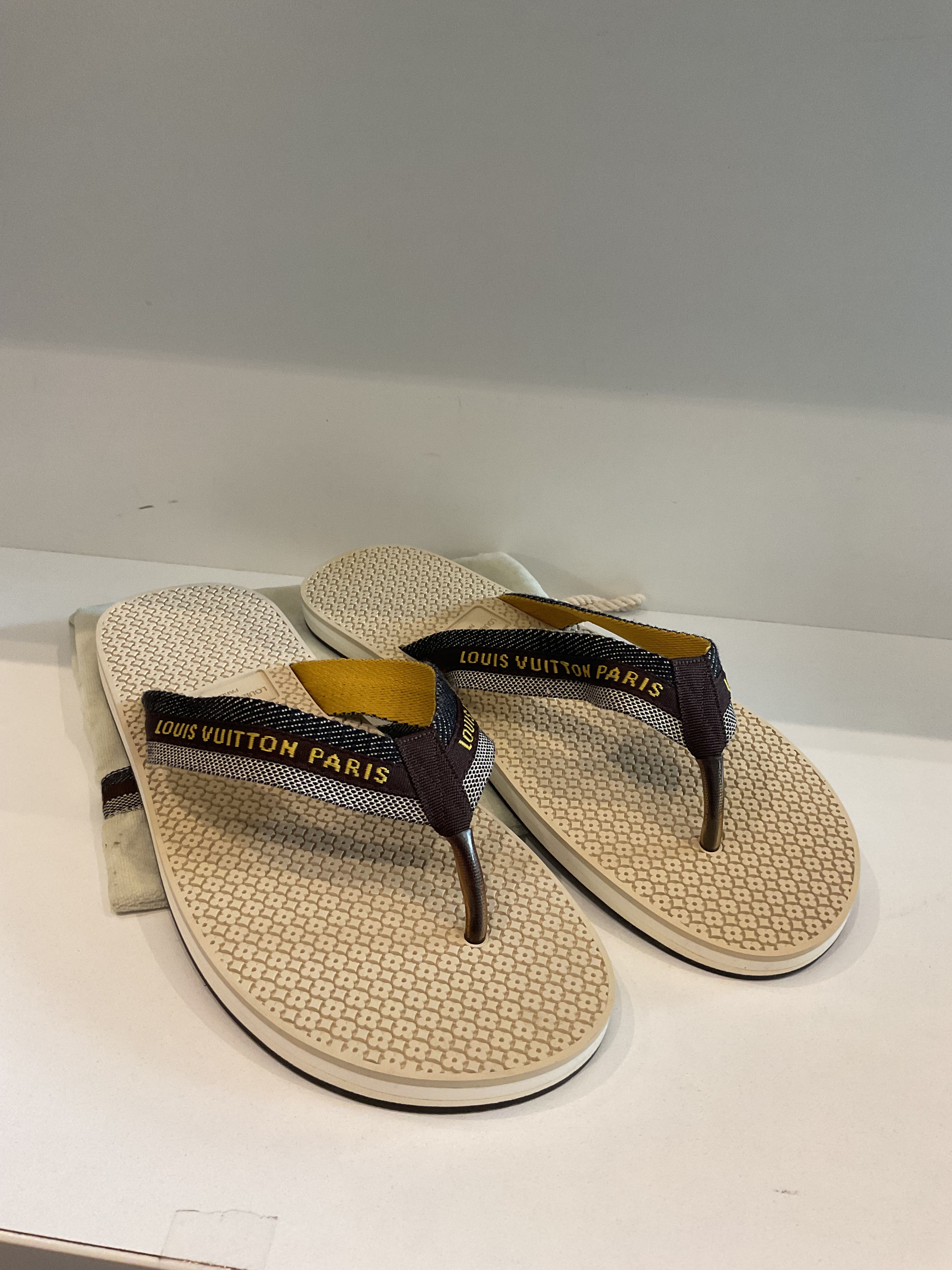Louis Vuitton “Bahia” rubber tan flip flops size uk 8