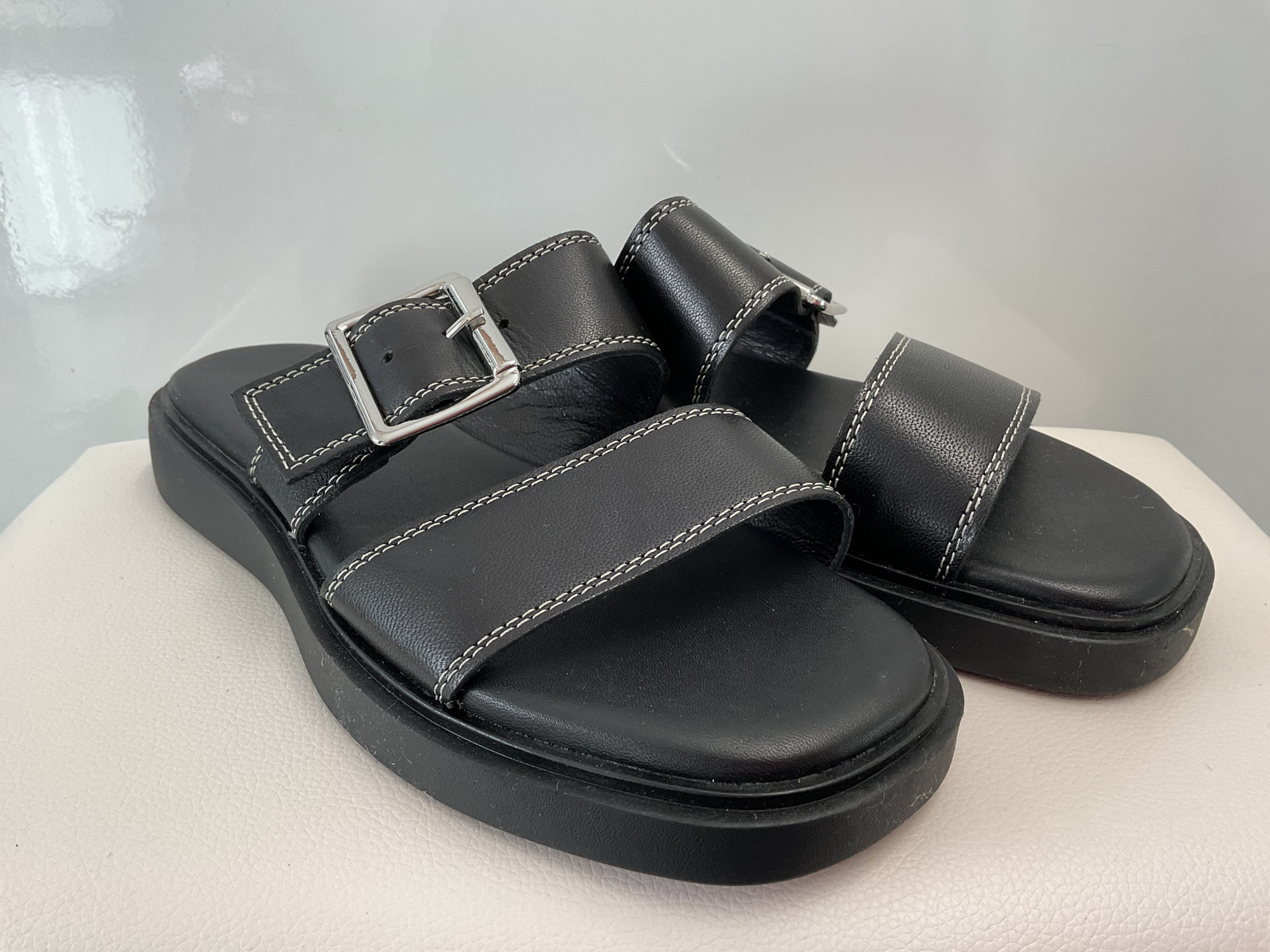 Vegabond leather black slip on sandals size 4
