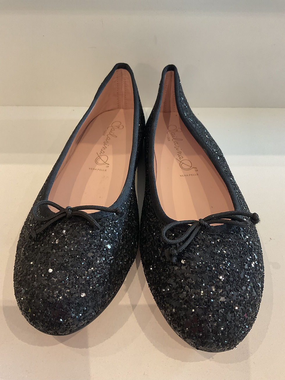 Thumbnail: Bailarina Black glitter ballerina shoes size 8
