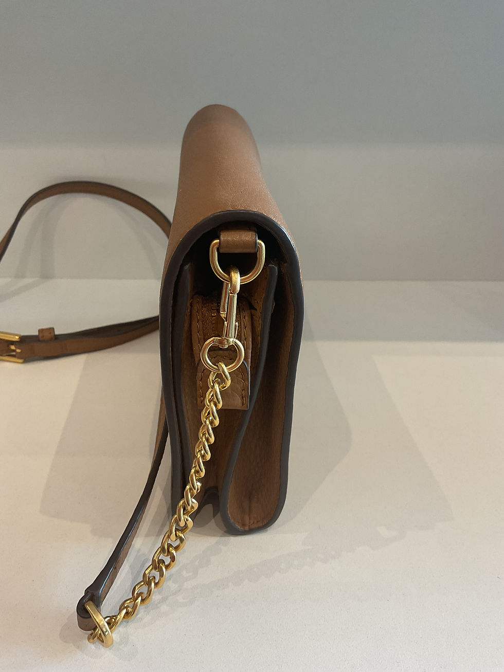 Thumbnail: Tory Burch brown pebbled leather logo small crossbody bag 
