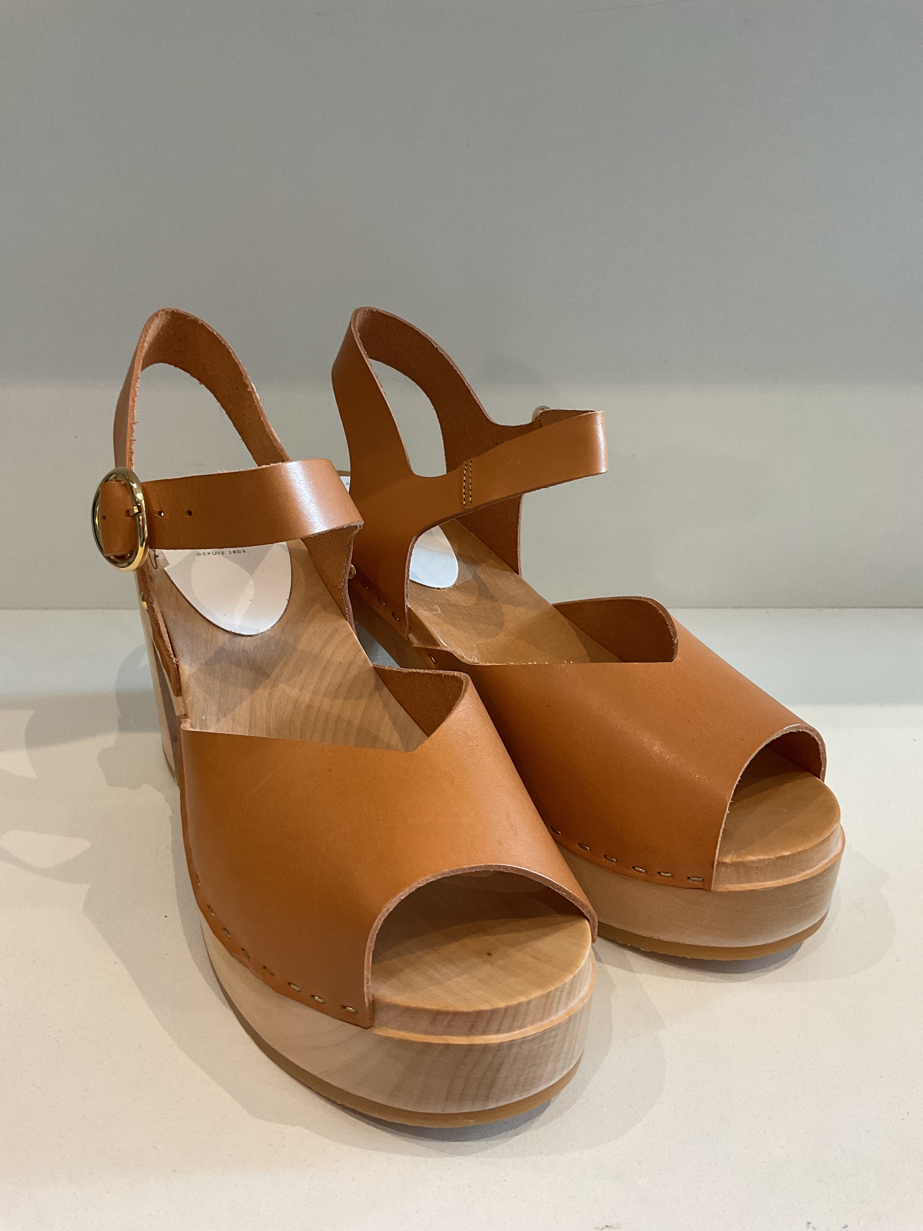 You you tan leather clogs wooden platform size 5 (38)