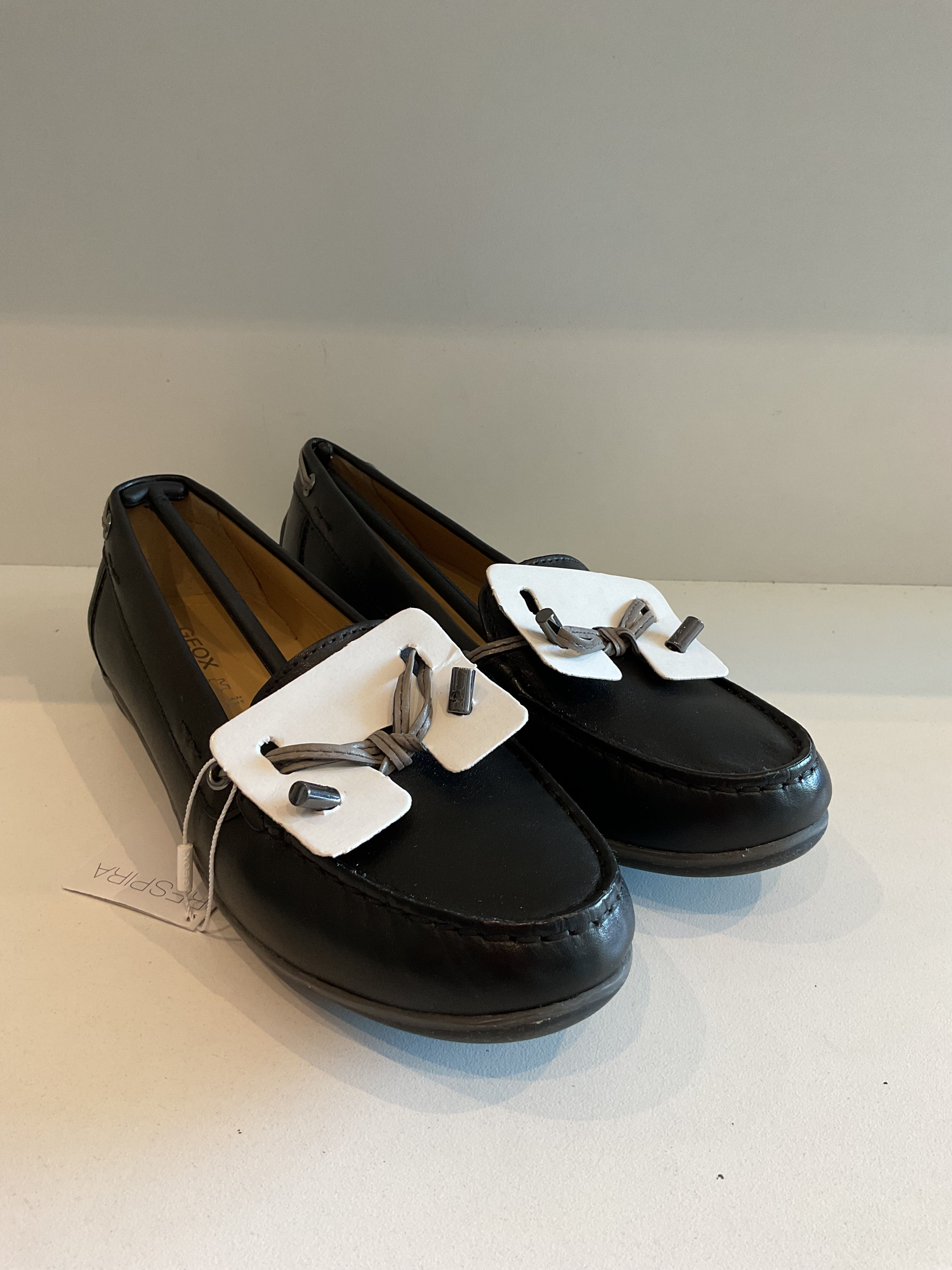 Geox Respira black/grey leather boat shoes size 5
