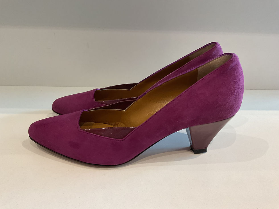 Thumbnail: Hobbs magenta suede kitten heel shoes size 4