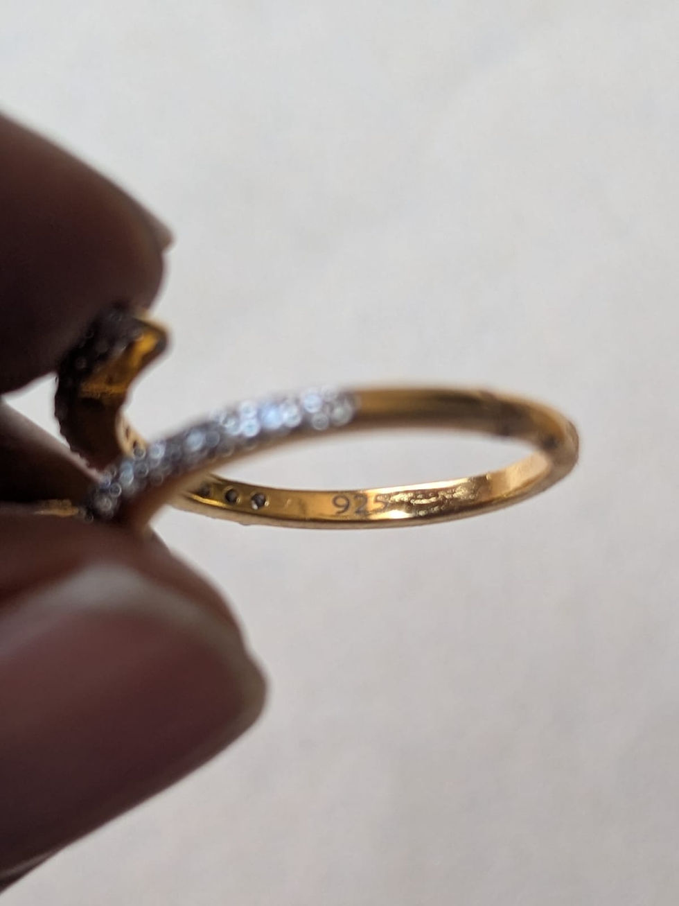 Thumbnail: Snake adjustable finger ring in 925 silver with gold polish.