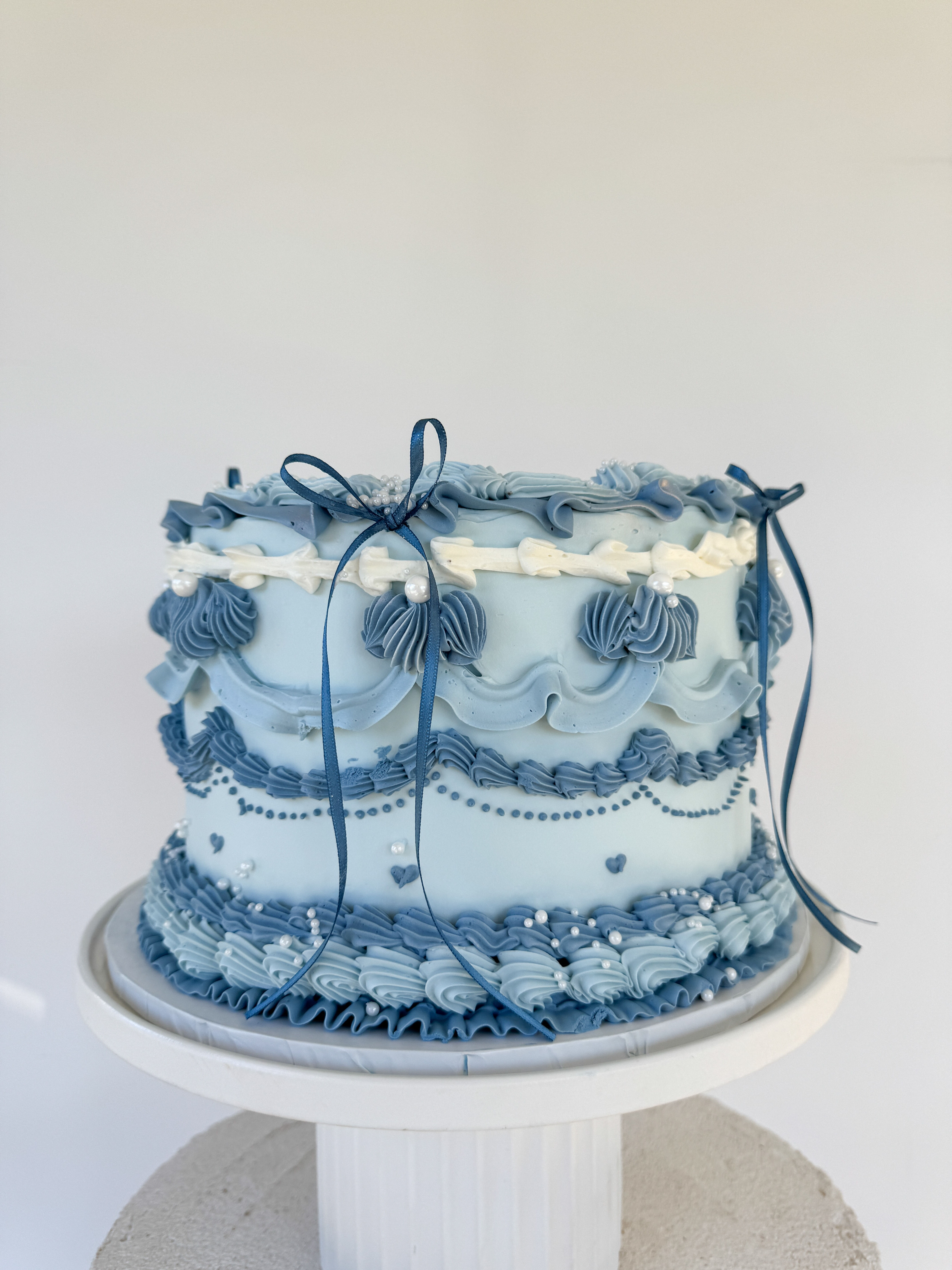 Bespoke Round Retro Cake