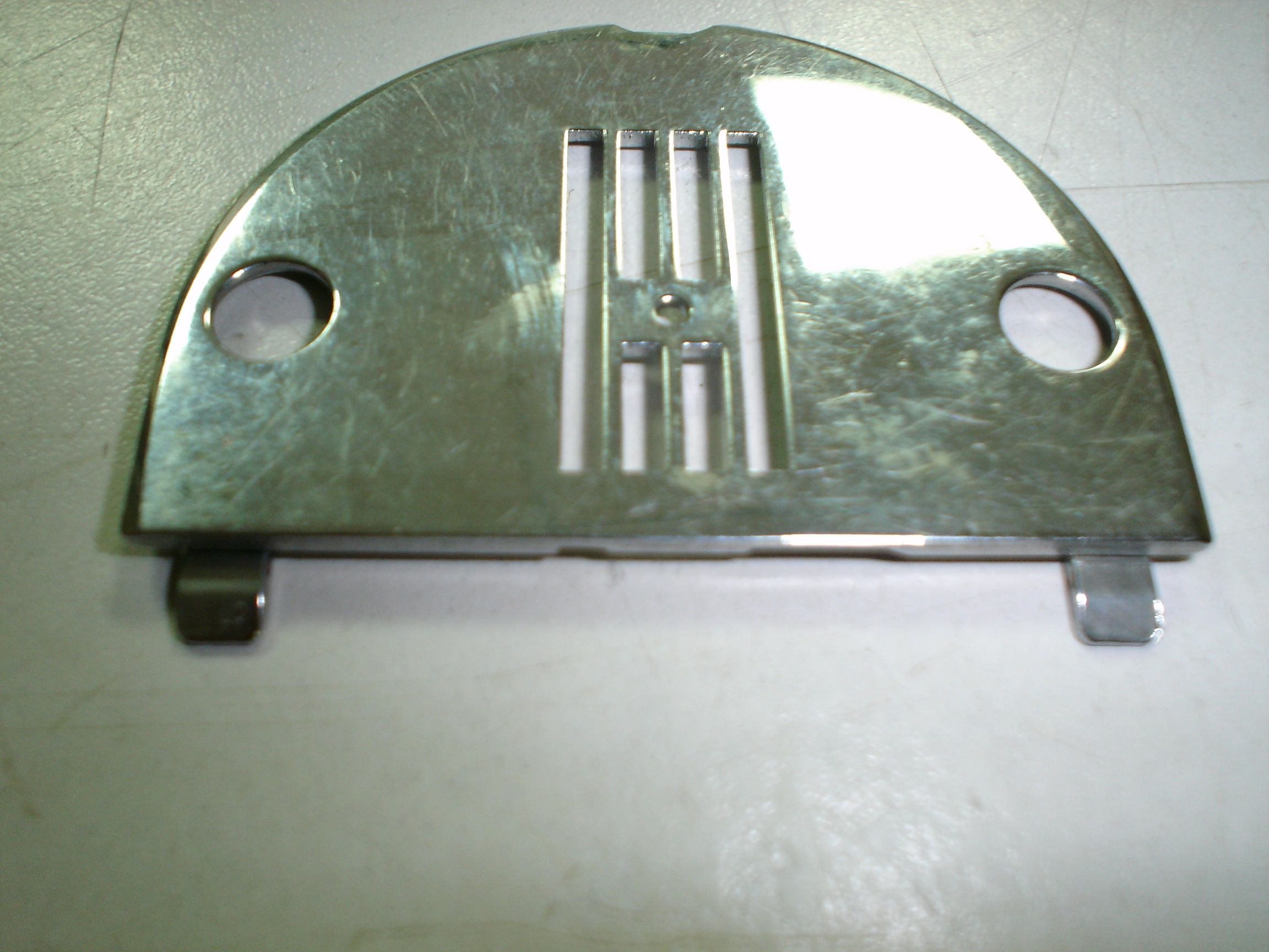 Jones front load needle plate. (Straight stitch)