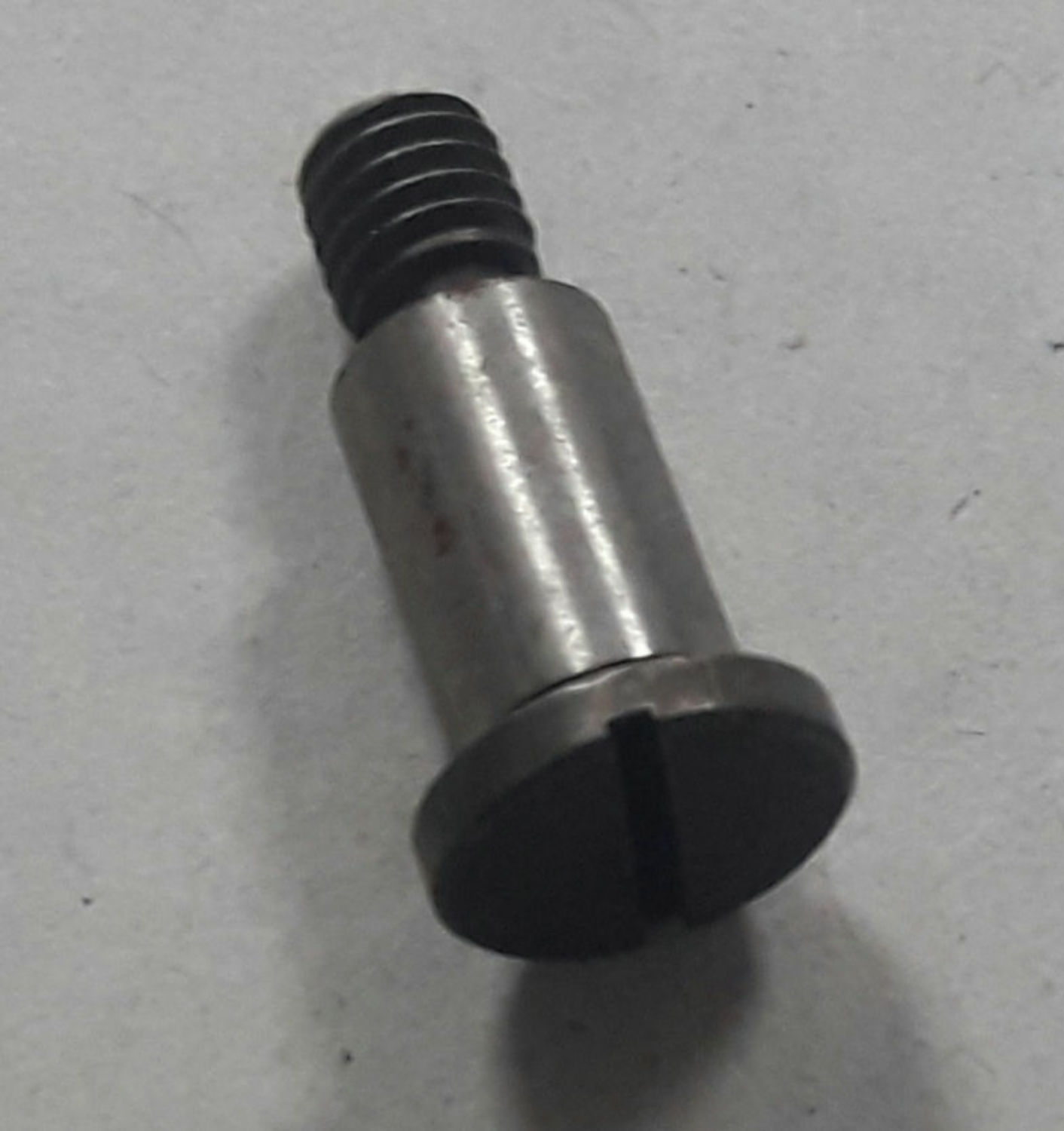 SINGER SCREW FOR MERRITT STITCH REGULATOR BLOCK