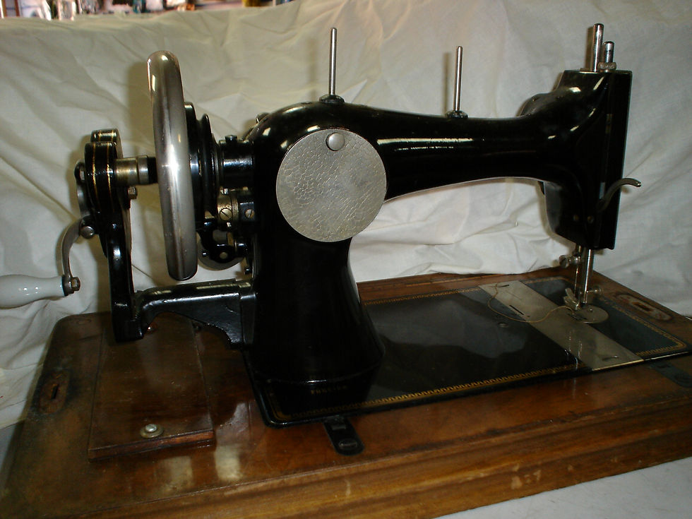 Miniature : The Harris No 9H sewing machine. Vintage sewing machines