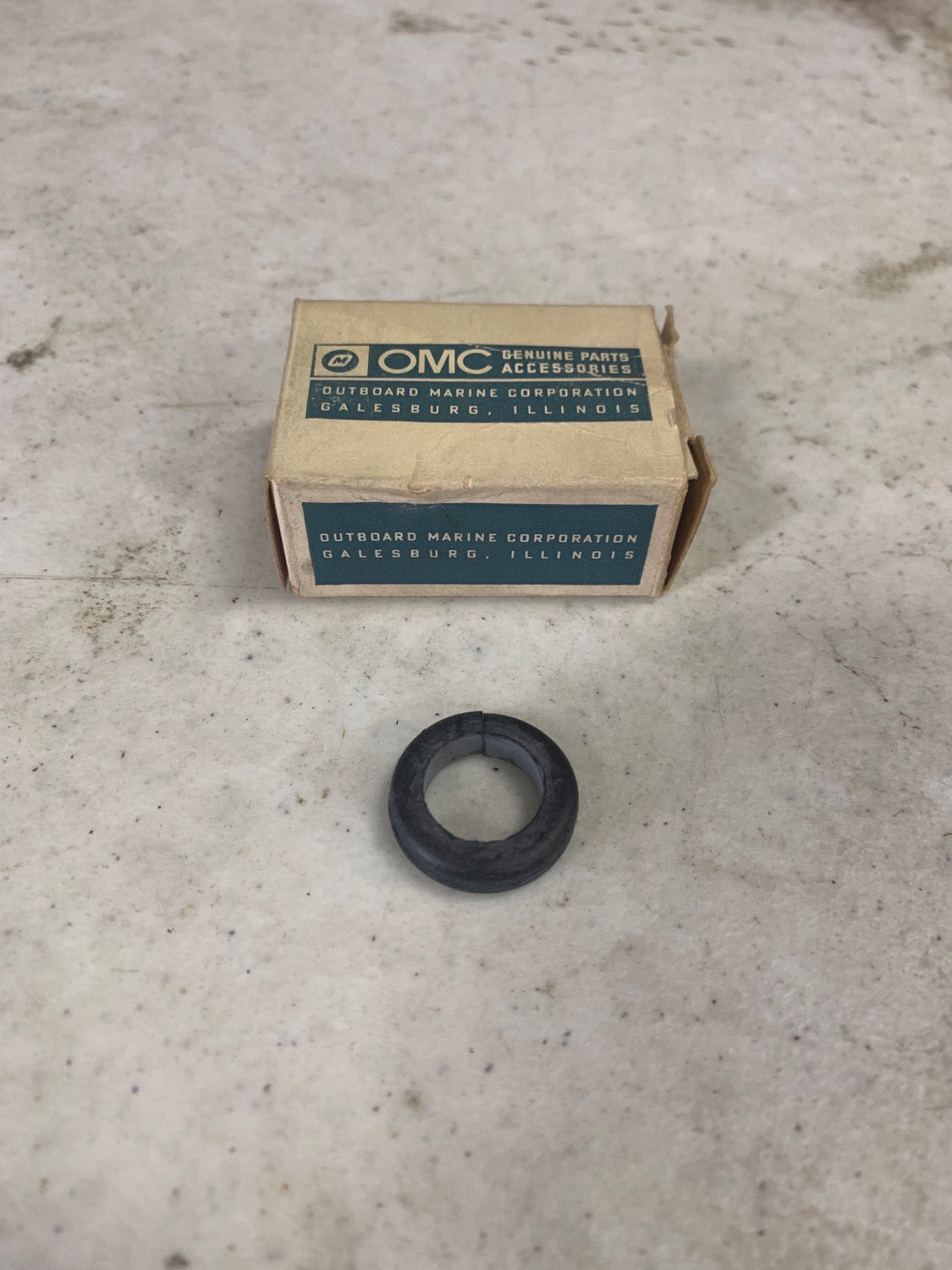 300454 OMC/Evinrude/Johnson Ignition Lead Grommet