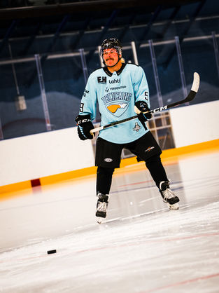Valtteri Bottas in Pelicans jersey skating on the rink