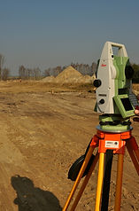 surveyor-585460_1920.jpg