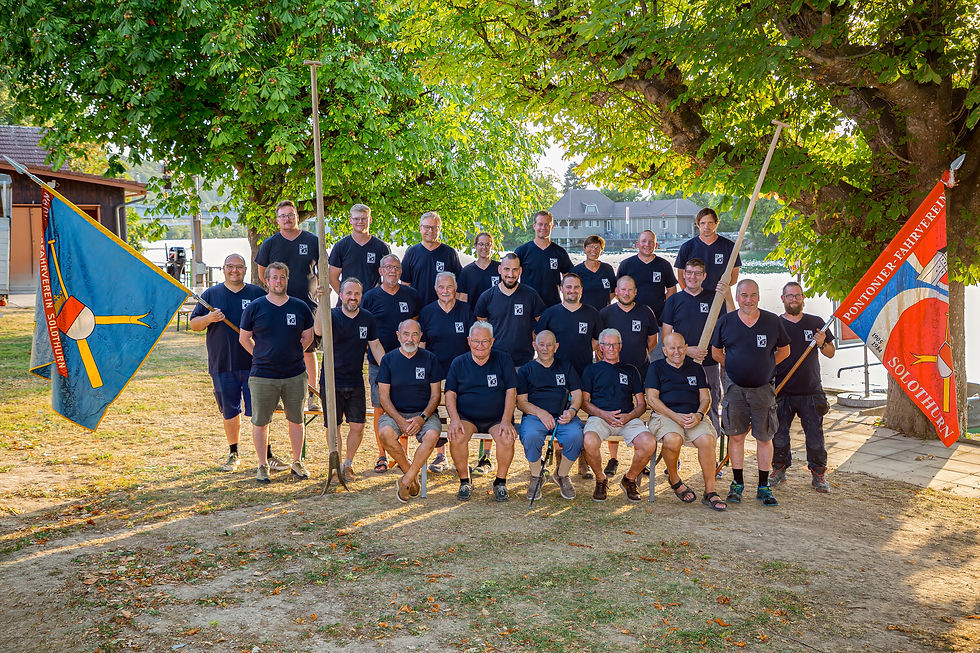Vereinsfoto Rasen.jpg