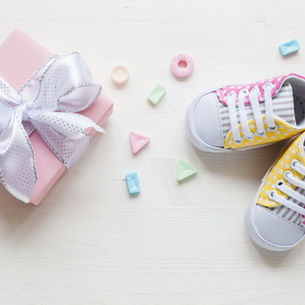 6 Holiday Gift Ideas for a New Mom 