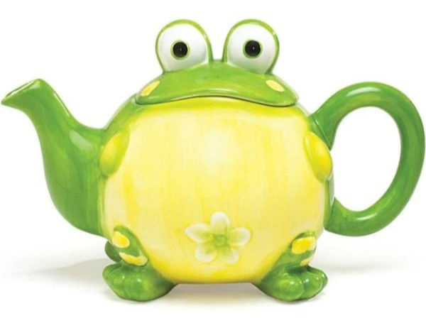 Adorable Toby the Toad/Frog Teapot For Kitchen Decor